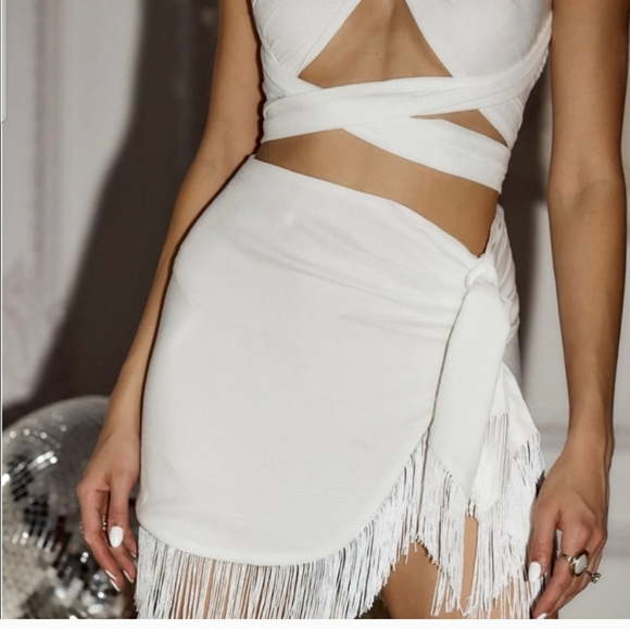 12th TRIBE Rosalina Fringe faux wrap white mini skirt. Size small NWOT - Picture 5 of 15